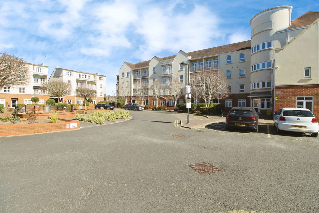 Property photo 1 of 23 Two Double Bedroom 1st Floor Flat For Sale