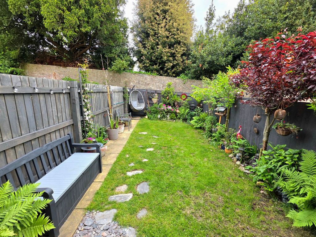Property photo 2 of 25