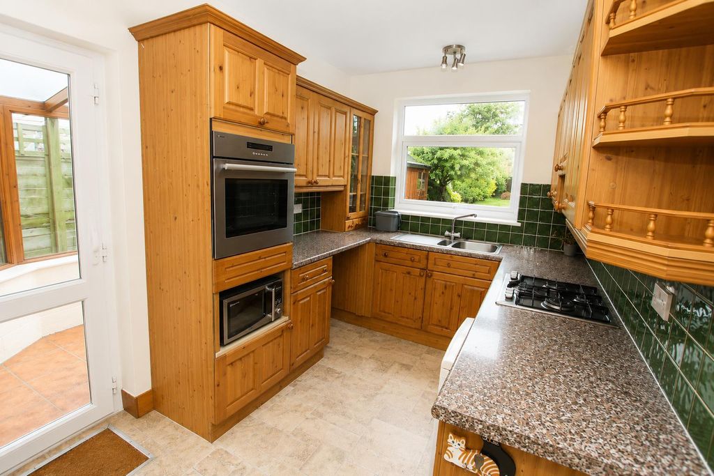 Property photo 2 of 12 Kitchen