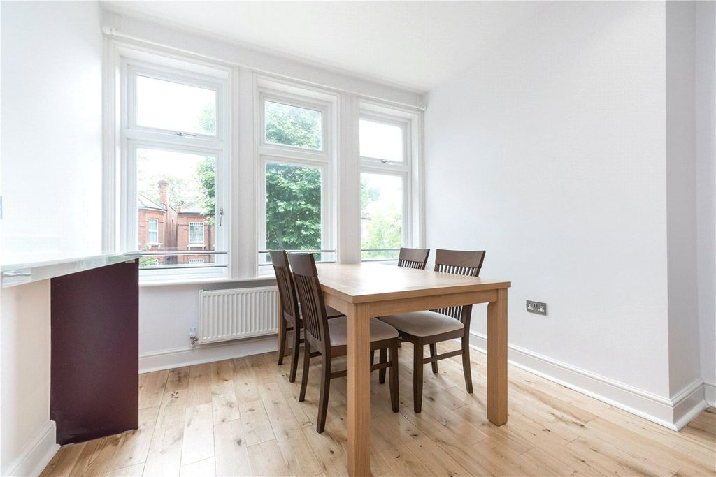 Property photo 3 of 11 Picture No. 18