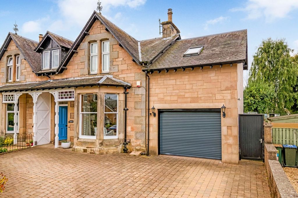 Property photo 1 of 33