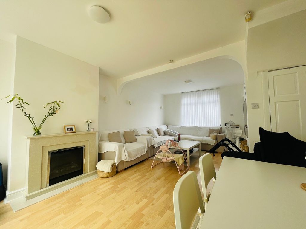 Property photo 3 of 12 Image