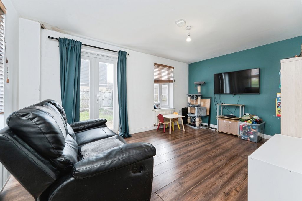 Property photo 2 of 18 Pbox-Img.Jpg