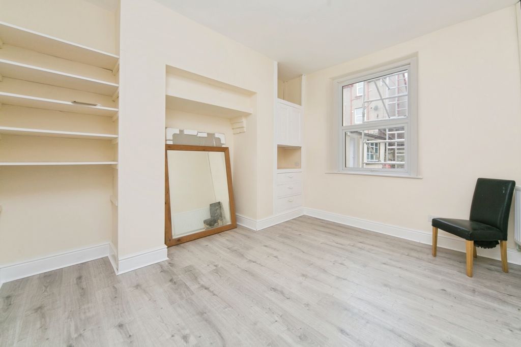 Property photo 3 of 20 Pbox-Img.Jpg