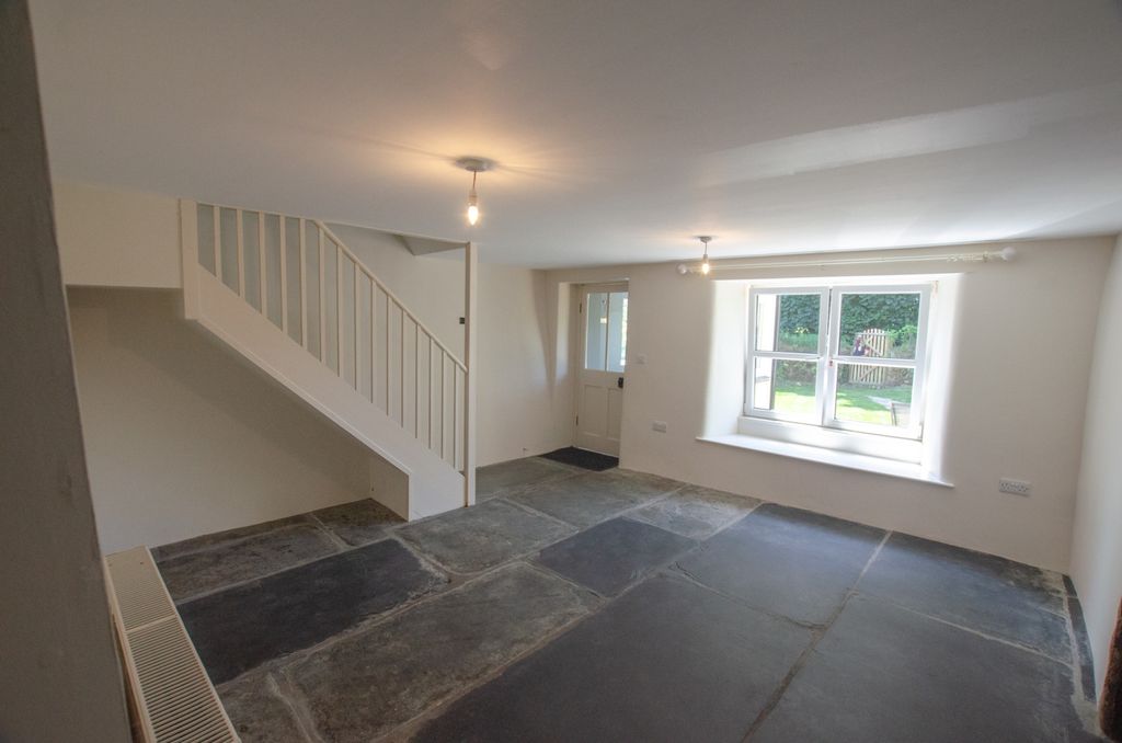 Property photo 2 of 16 Pencreber-10
