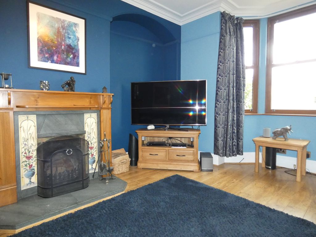 Property photo 3 of 29 Lounge