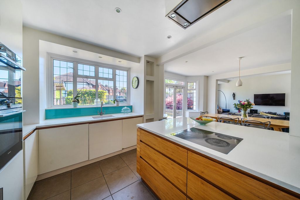 Property photo 3 of 24 1440976-10-69Ef5A...