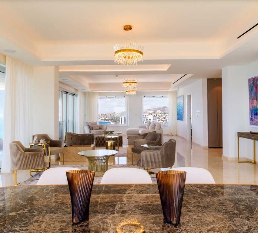 Property photo 2 of 37