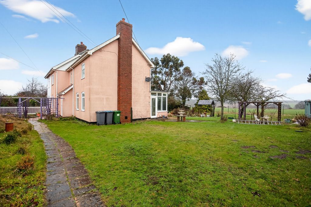 Property photo 2 of 22 Side Garden