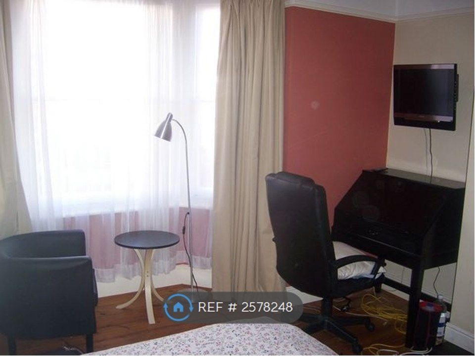 Property photo 1 of 11 Light Beautiful Double Room With Bay Window.