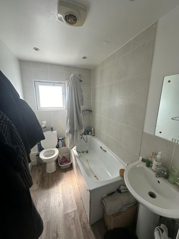 Property photo 1 of 7 Church Road, Barking