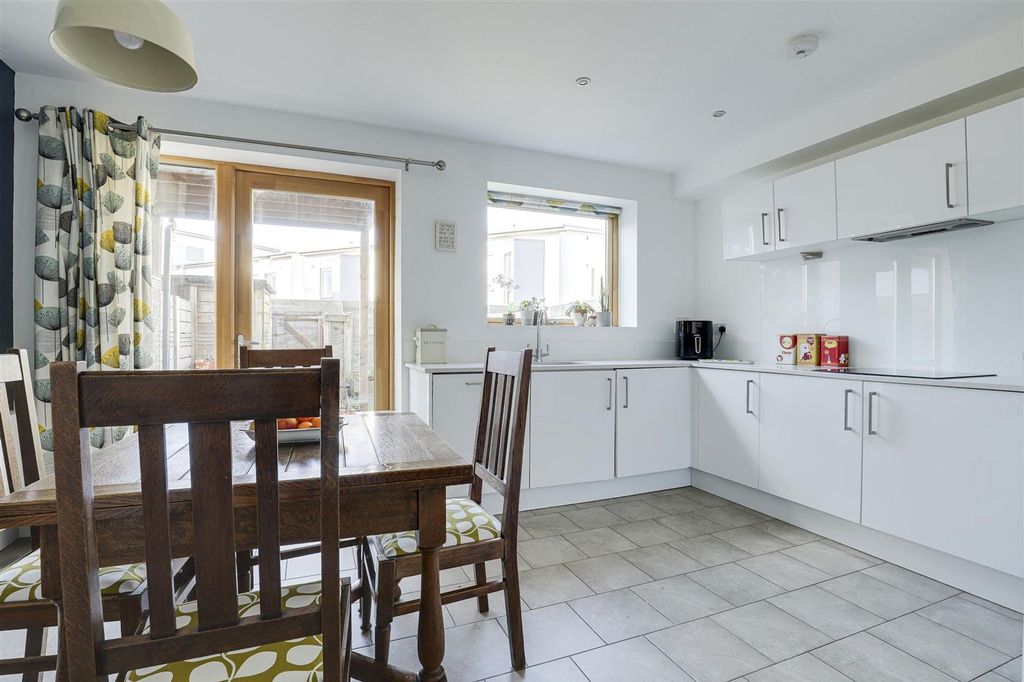 Property photo 3 of 23