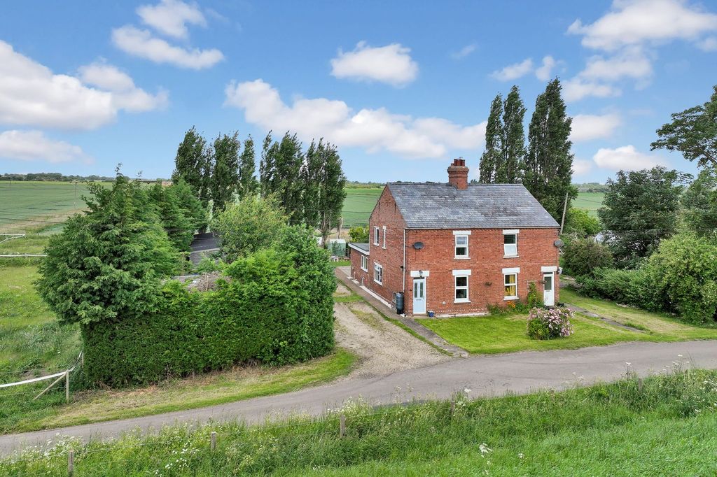 Property photo 2 of 34