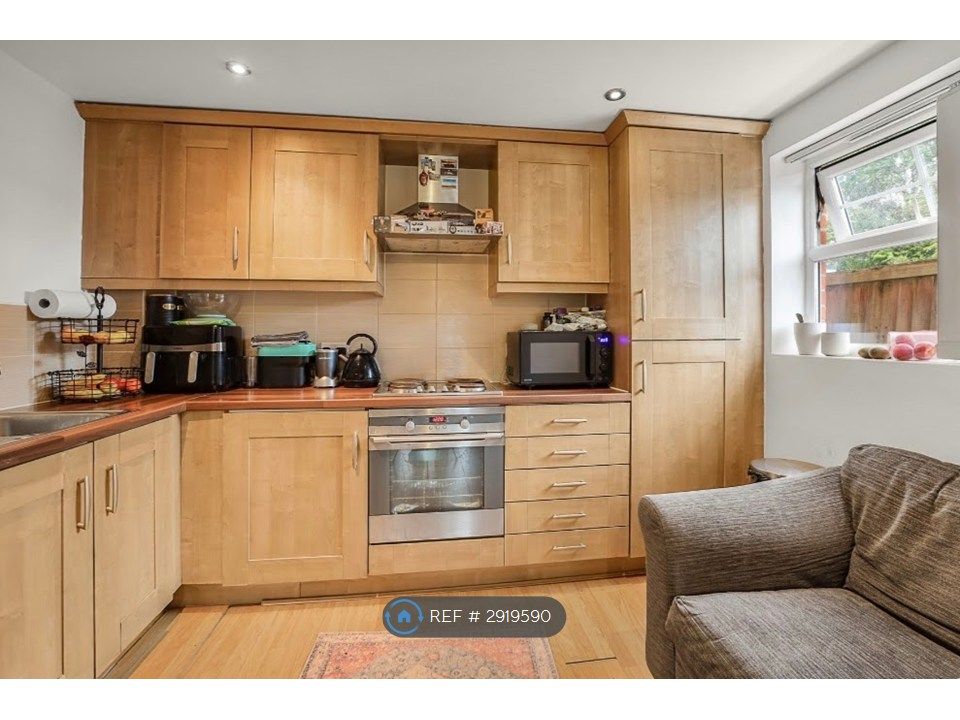 Property photo 3 of 6 Kitchen