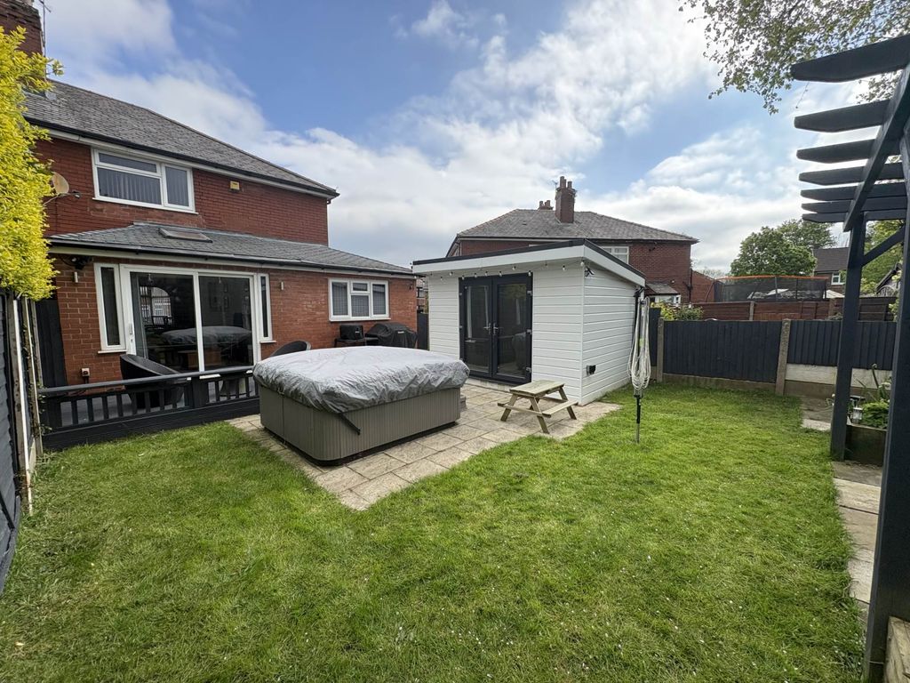 Property photo 2 of 31