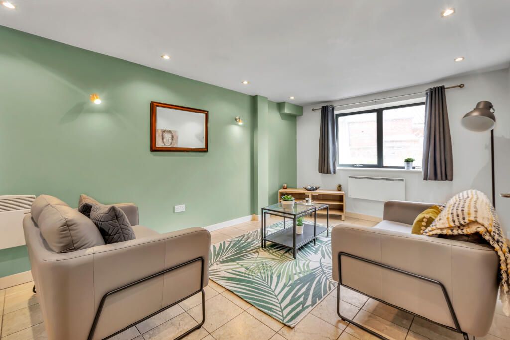 Property photo 1 of 5 3 Bed Flat To Rent Sherwood Rd, London Cr5