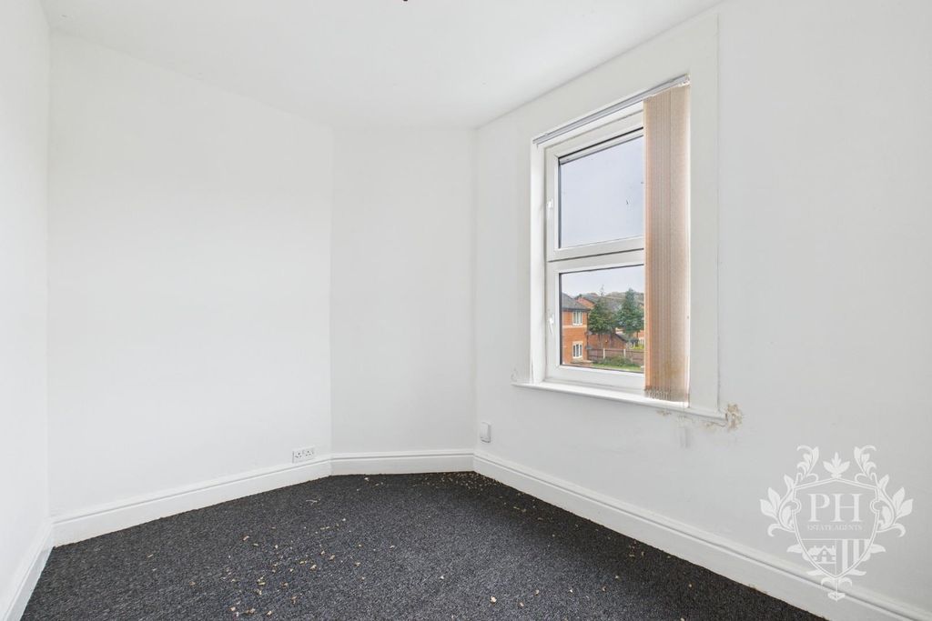 Property photo 2 of 7 Joewinmmzucfic105T-8Yq.Jpg