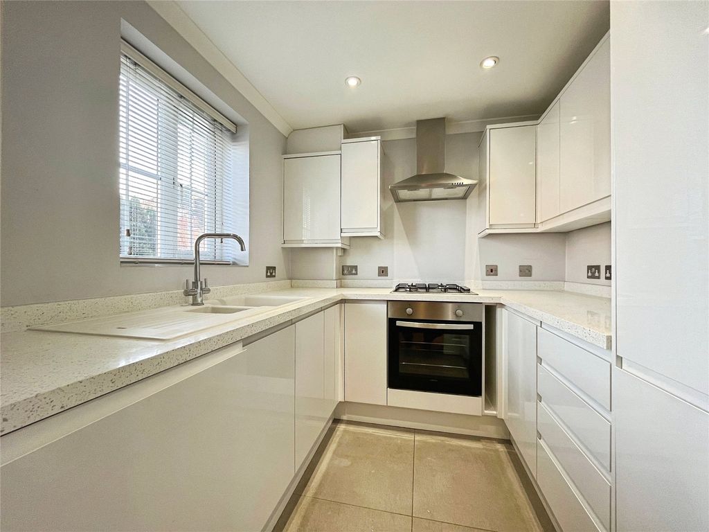 Property photo 3 of 8 Kitchen