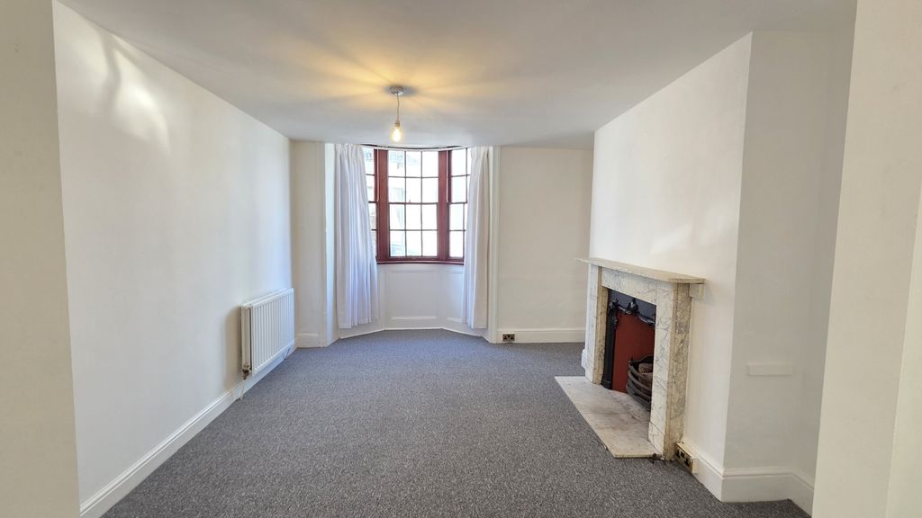 Property photo 2 of 8 20250930_125929