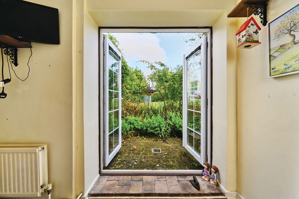 Property photo 2 of 22