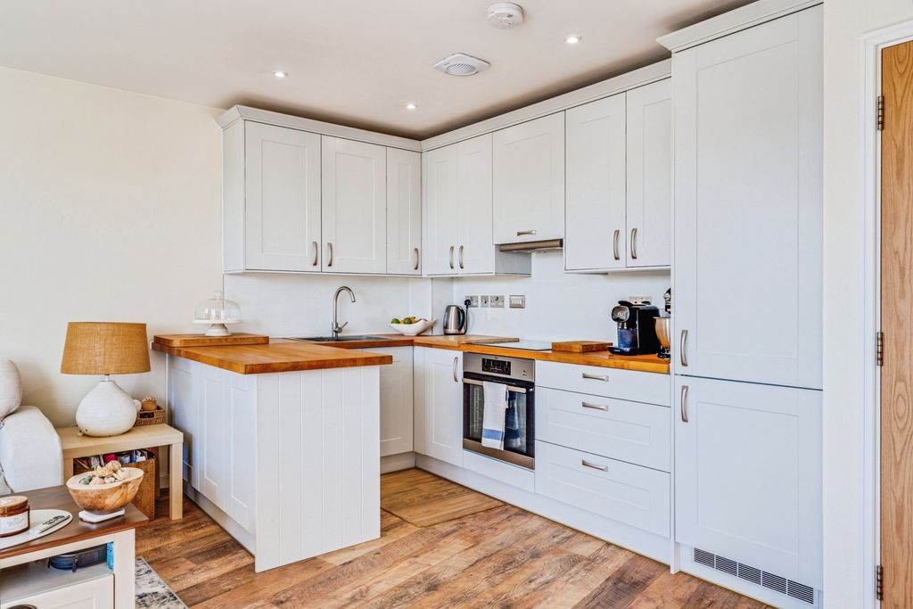 Property photo 3 of 17 Photo