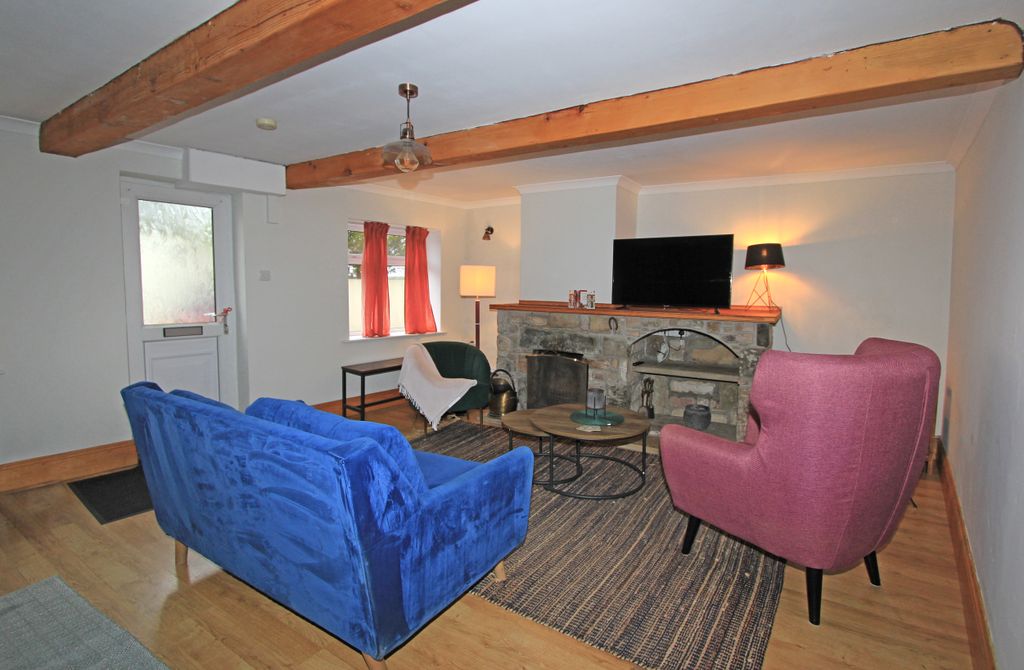 Property photo 2 of 11