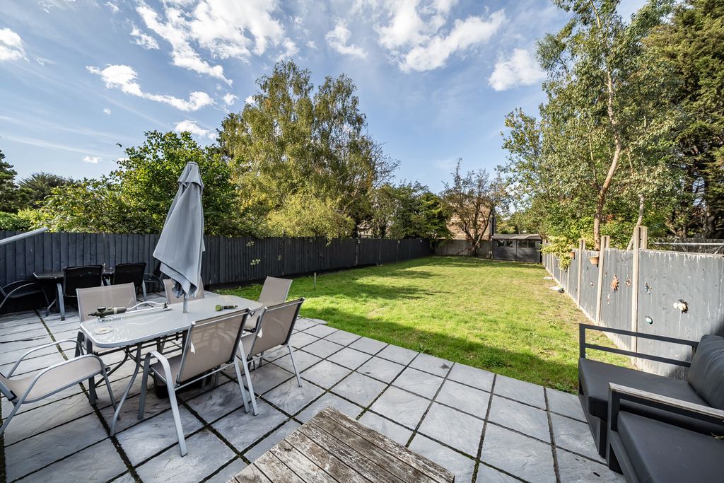 Property photo 3 of 19 Garden