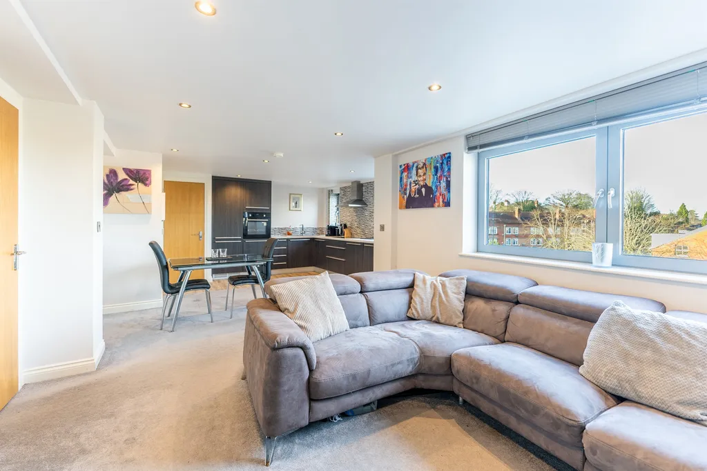 Apartment in Sutton Coldfield, Maney - View 3