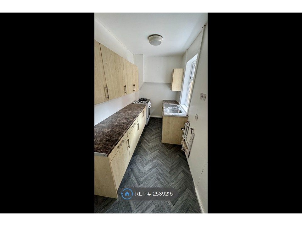 Property photo 3 of 10 Kitchen