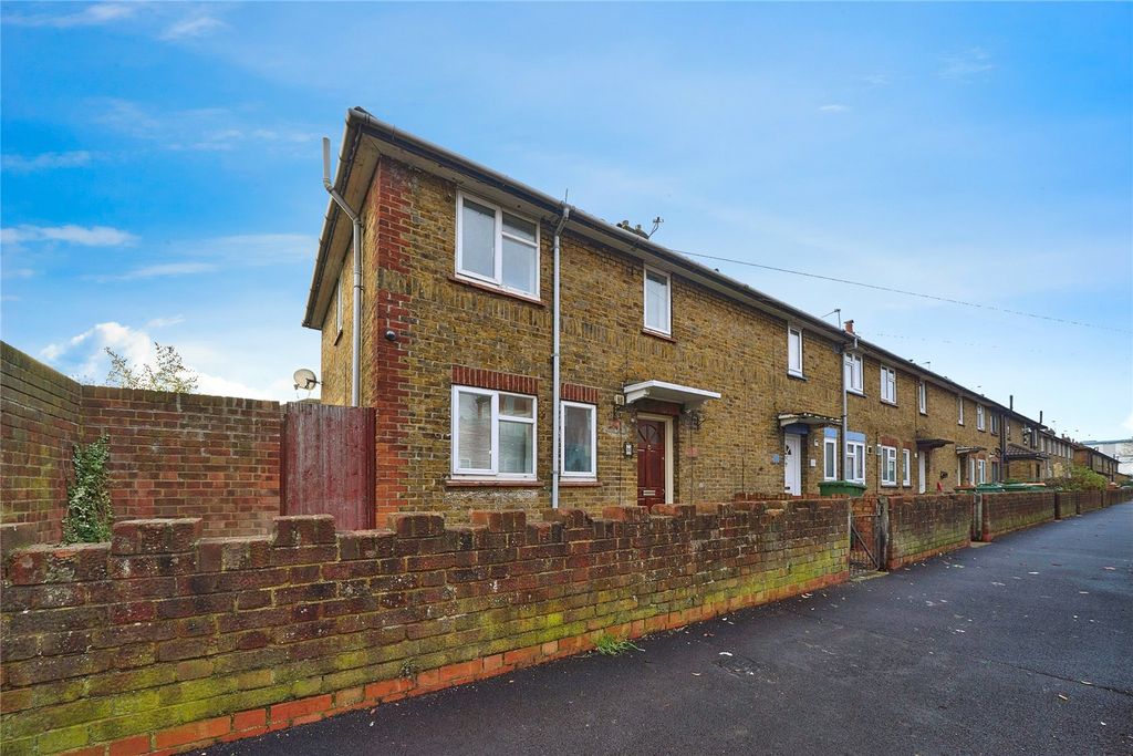 Property photo 1 of 19 Picture No. 01