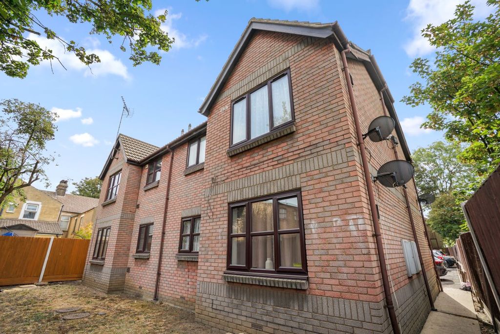 Property photo 3 of 12