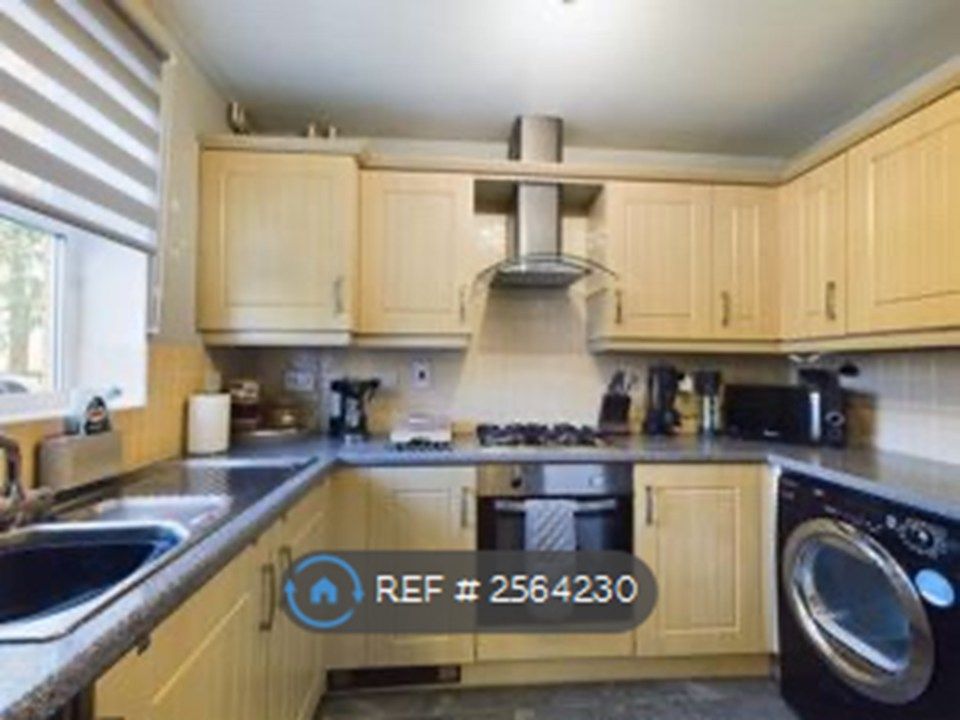 Property photo 2 of 11