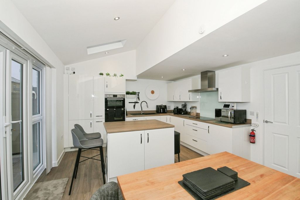 Property photo 3 of 20 Pbox-Img.Jpg