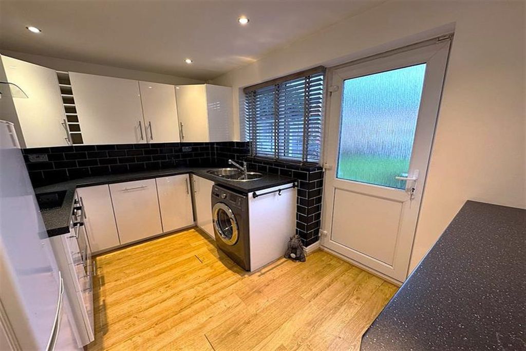 Property photo 2 of 11 (Main)