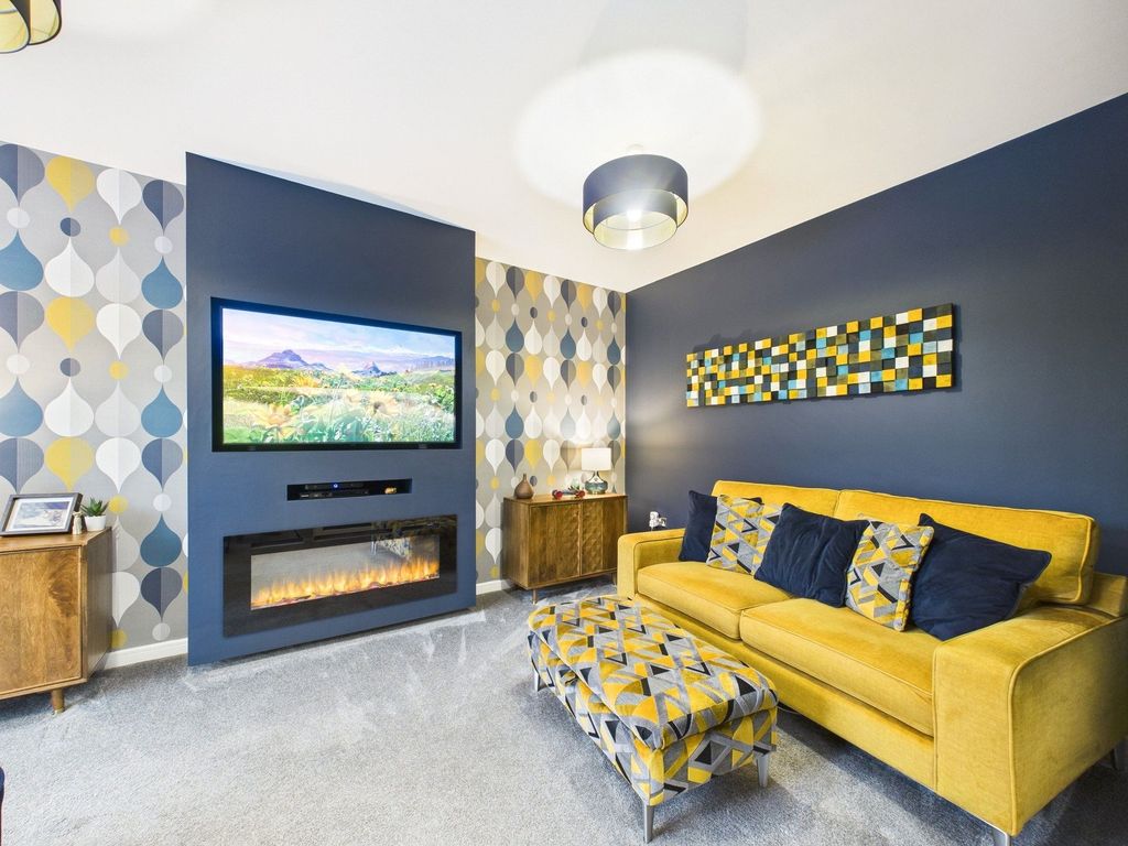 Property photo 2 of 12 Lounge