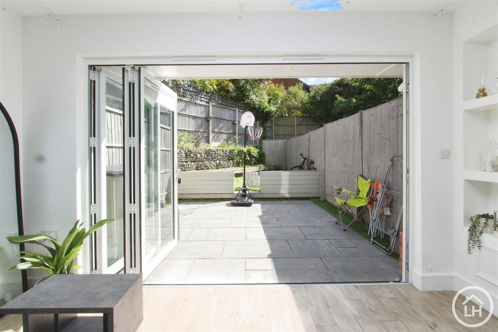 Property photo 3 of 19 Lounge /Diner (Bi-Folding Door)