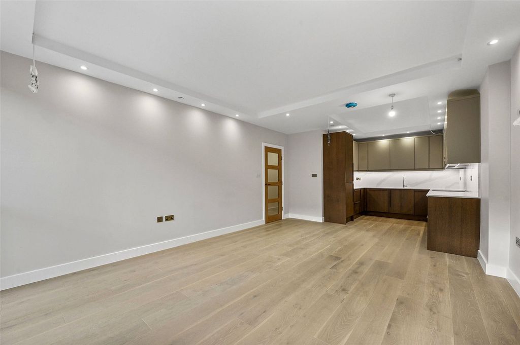 Property photo 1 of 18 Reception