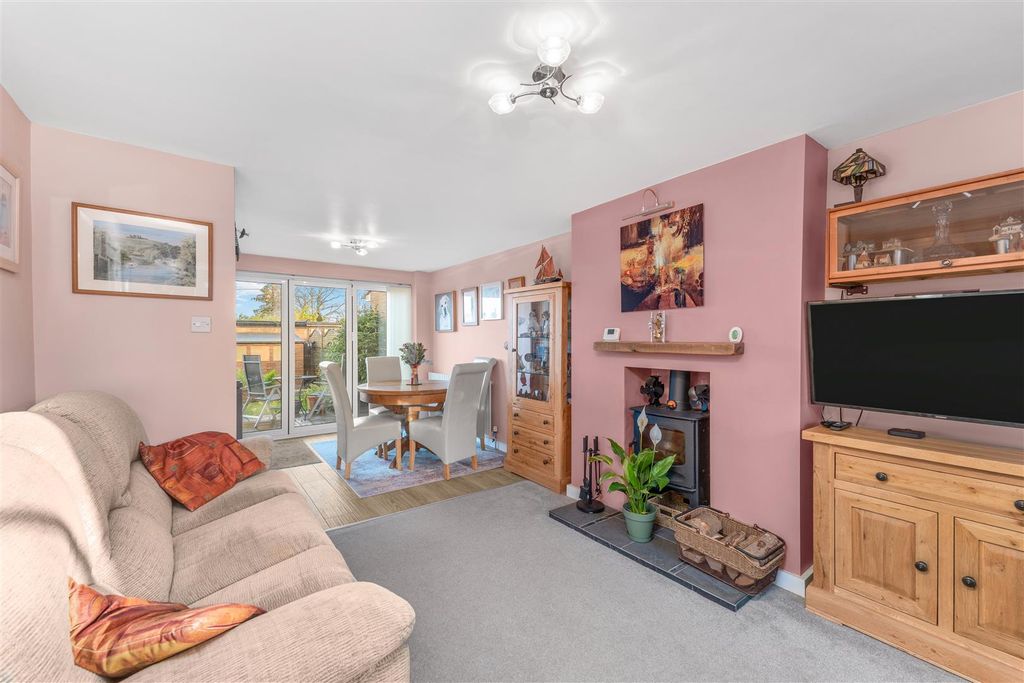 Property photo 2 of 24 26 Dashwood Rise, Duns Tew-7.Jpg