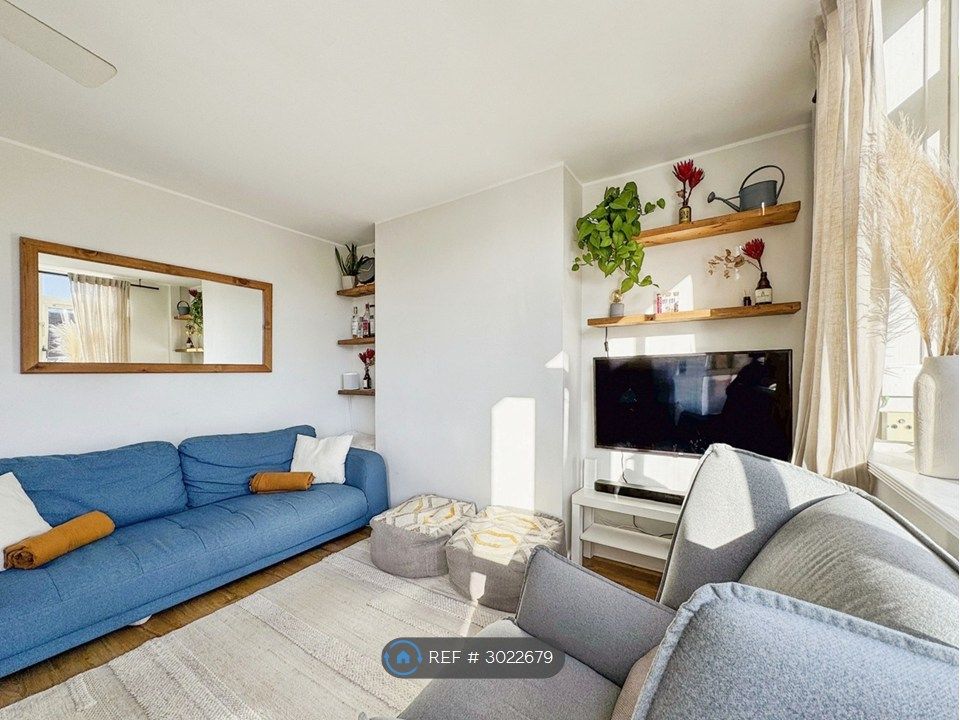 Property photo 3 of 18 Large, Bright Living Area