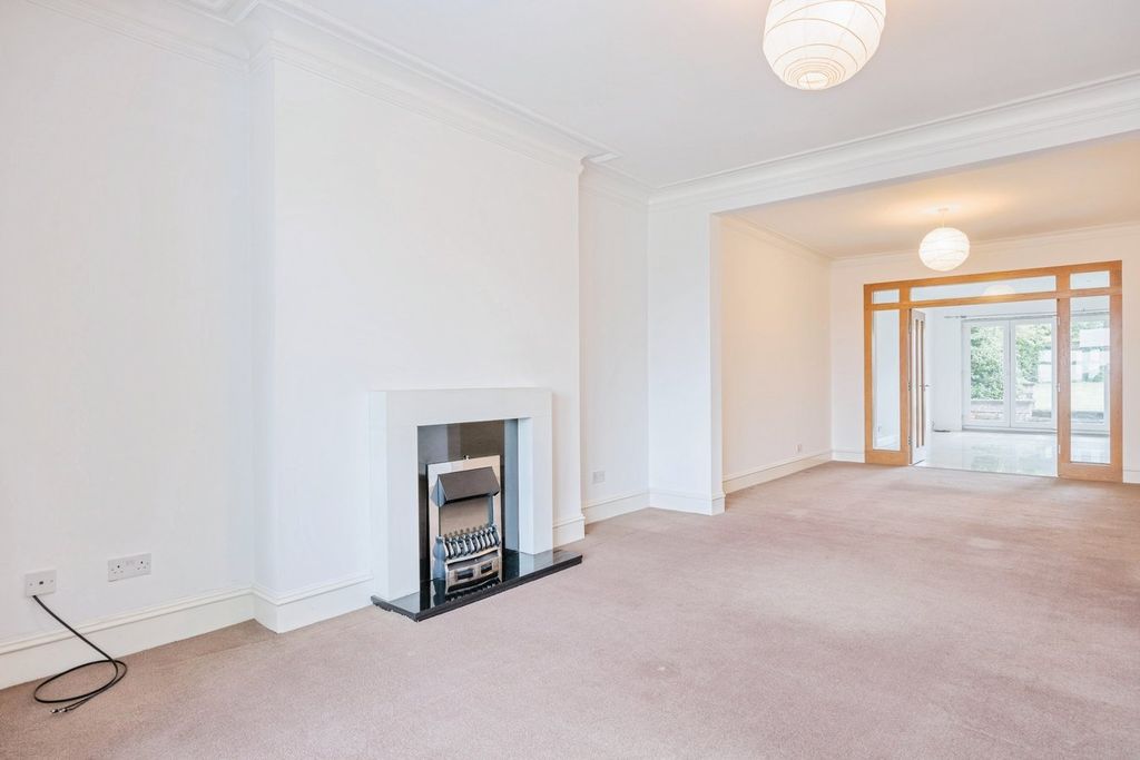Property photo 2 of 33