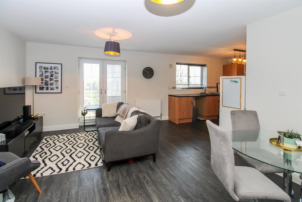 Property photo 2 of 9