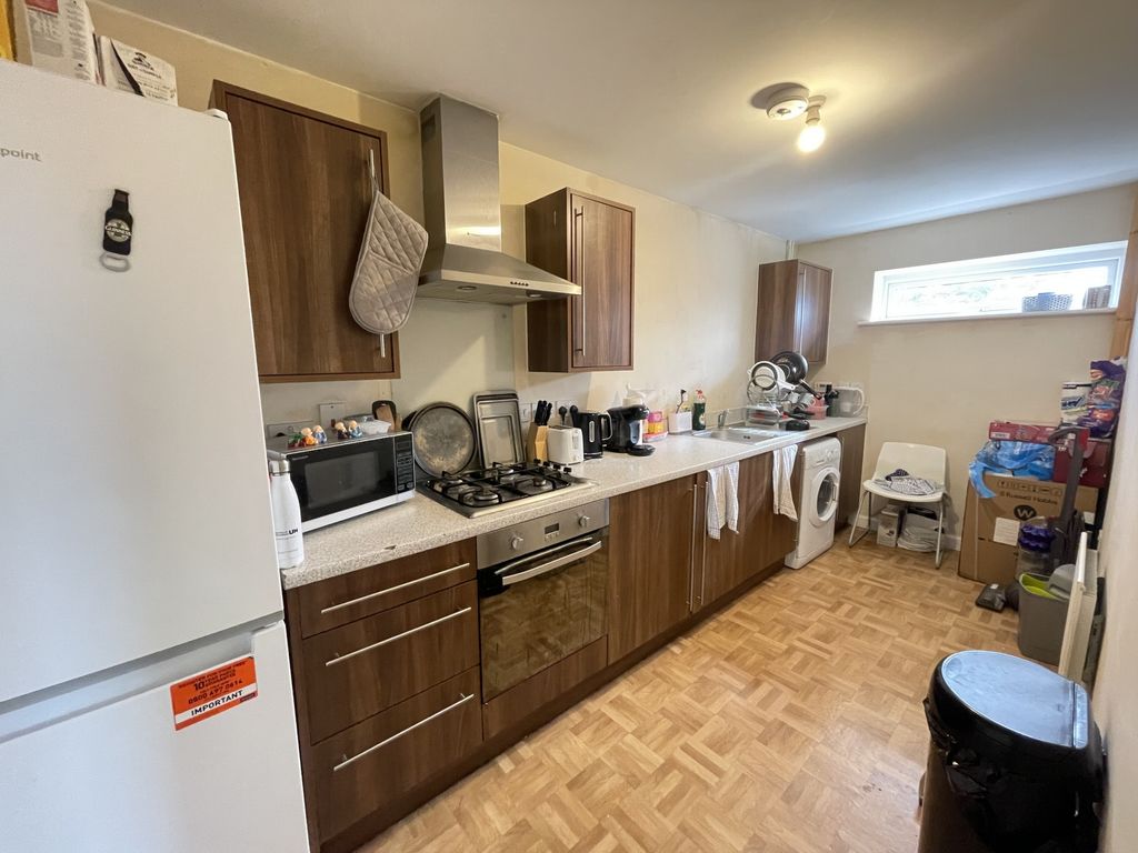 Property photo 1 of 8 Photo 5