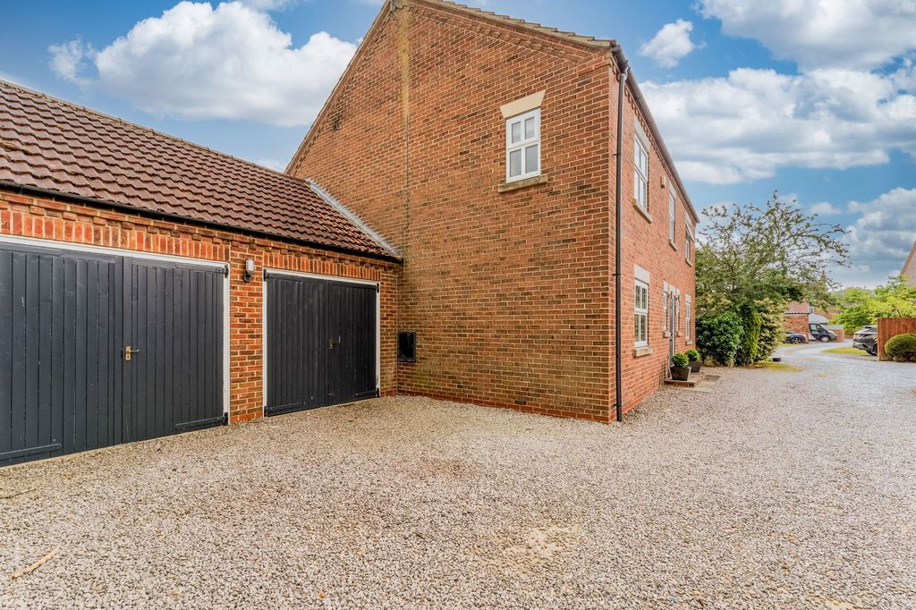 Property photo 2 of 30