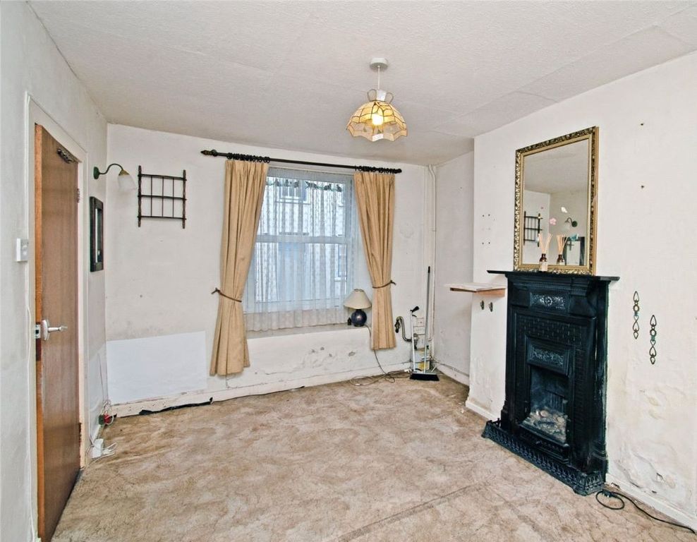 Property photo 3 of 7 Lounge