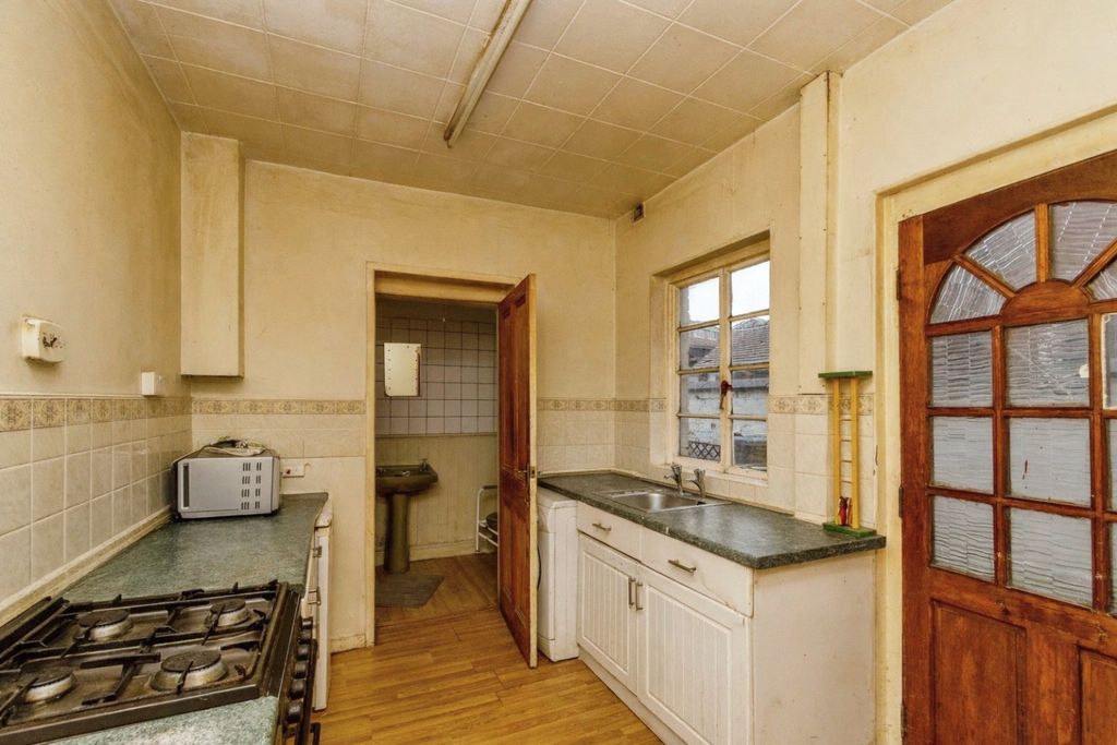 Property photo 3 of 15 Kitchen