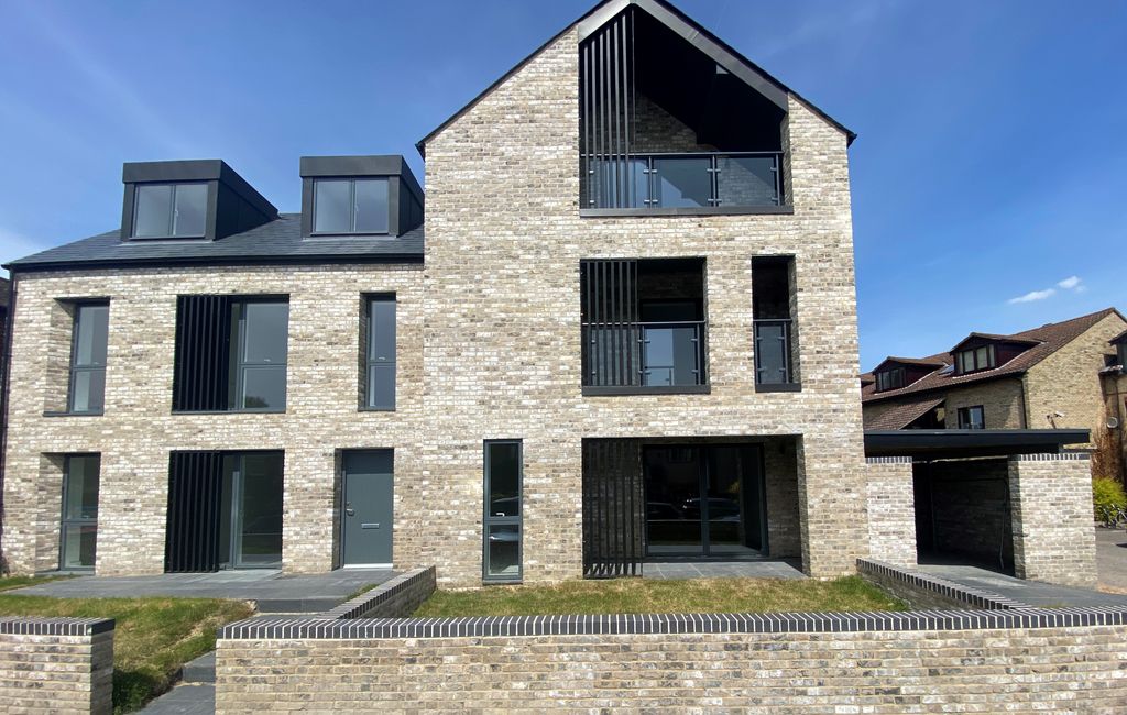 Property photo 1 of 8