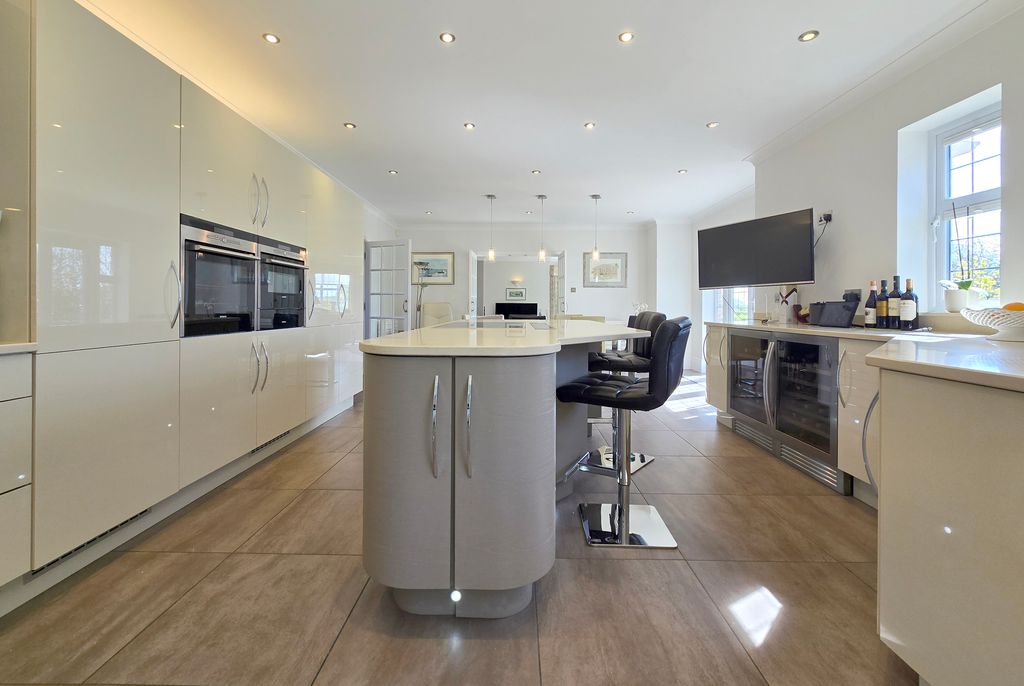 Property photo 3 of 24 Chesapeake Kitchen 1