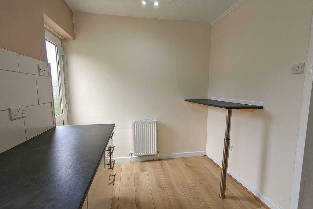 Property photo 3 of 10 7