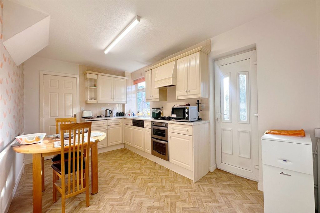 Property photo 3 of 15 Kitchen