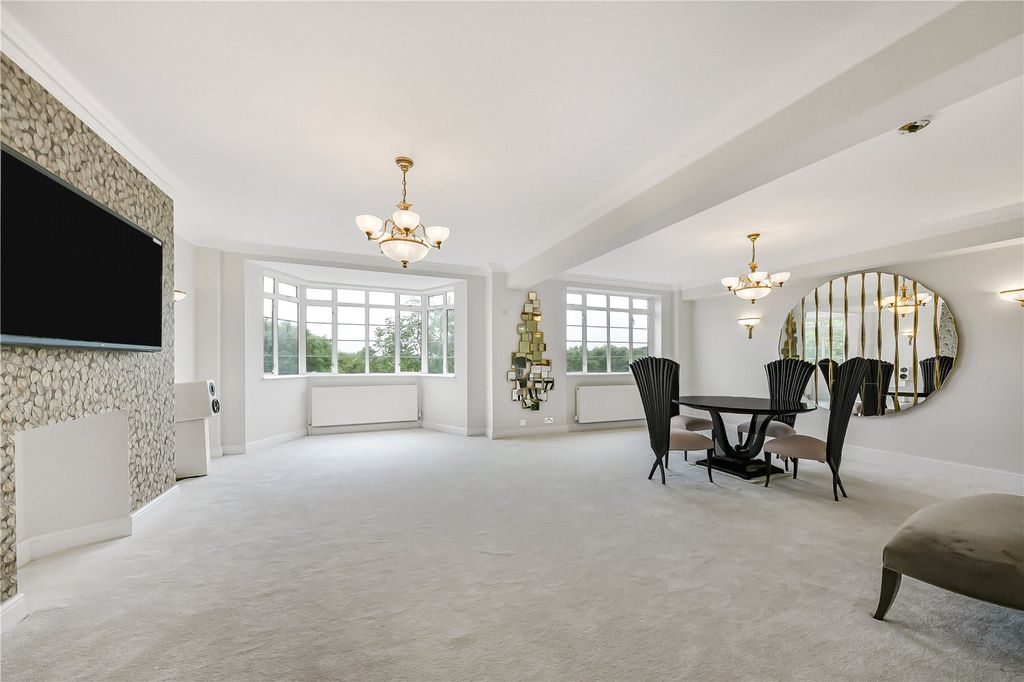 Property photo 1 of 17 Reception